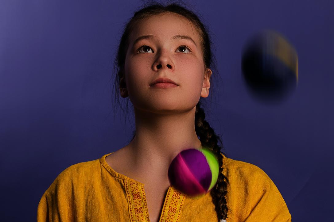 Girl juggling