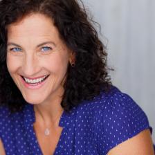 Rebecca Sykes Headshot